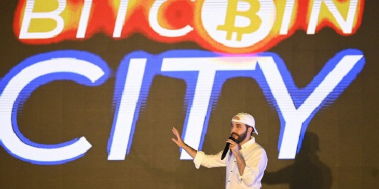 El Salvador mua 21 Bitcoin để kỷ niệm ngày 21/12/2021