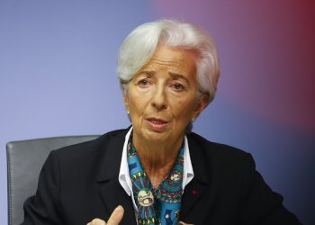 Chủ tịch ngân hàng Trung ương châu Âu bị cộng đồng chỉ trích