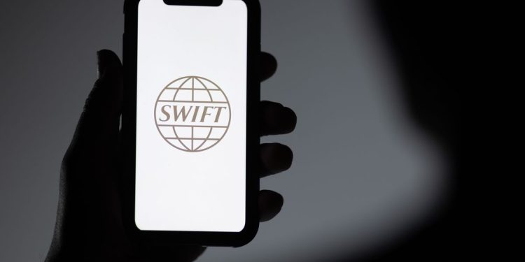 SWIFT và Symbiont công bố thí điểm blockchain dữ liệu doanh nghiệp