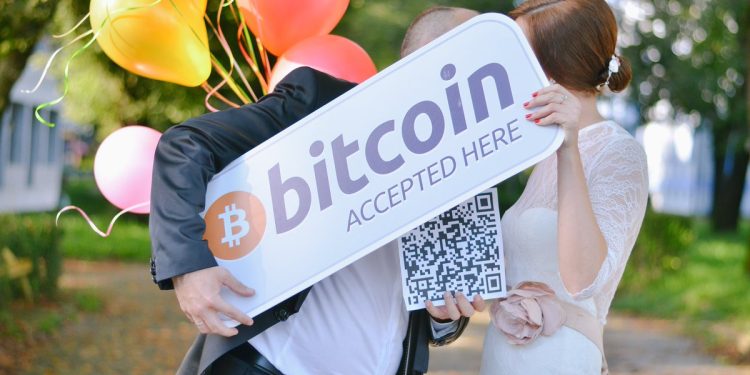 Chuyện thật như đùa: Ăn cưới được nhận Bitcoin