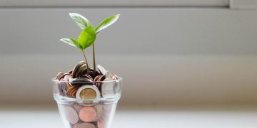 Tài chính truyền thống là gì? Tại sao hệ thống tài chính hiện tại đang lung lay?
