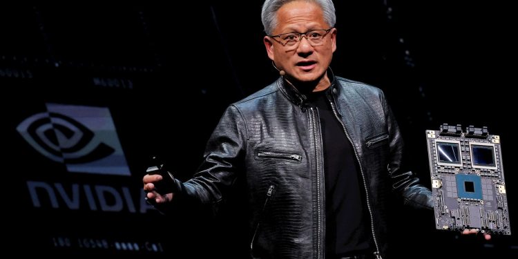 Intel ra mắt chip AI mới cạnh tranh với Nvidia