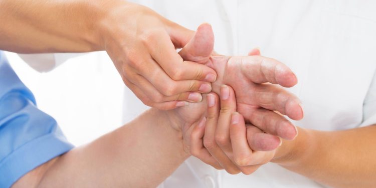Xét nghiệm máu với AI: Tia hy vọng cho bệnh nhân Parkinson