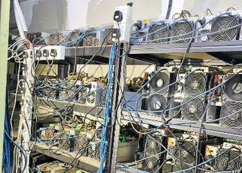 Malaysia thiệt hại 723 triệu USD tiền điện do ‘đào coin chui”