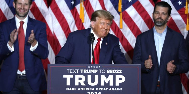 Donald Trump thúc đẩy đồng đô la Mỹ với dự án DeFi mới