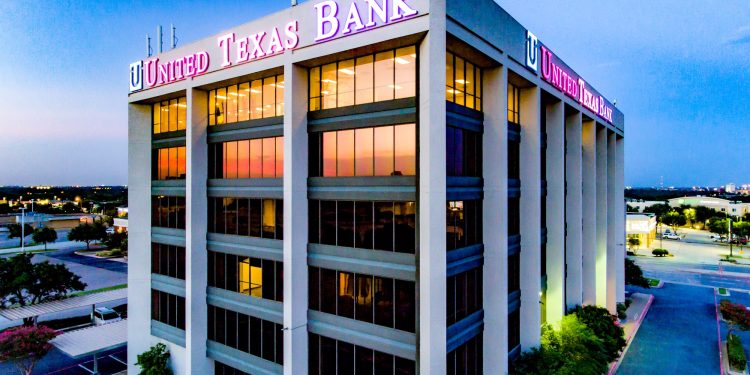 FED ra lệnh ngừng hoạt động đối với Ngân hàng United Texas