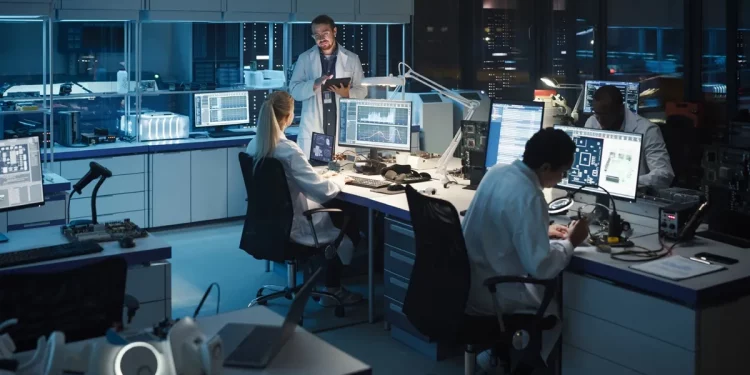 Ngành bán dẫn toàn cầu đối mặt khủng hoảng nhân lực