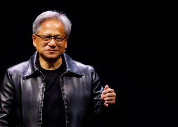 CEO Nvidia khuyên dùng AI chế ngự thông tin giả từ AI