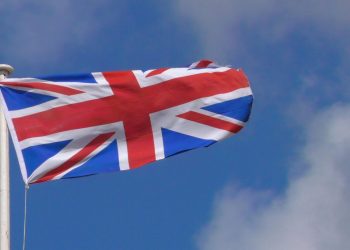 AI tạo sinh ở Anh: Tiềm năng lớn và bóng ma ô nhiễm môi trường