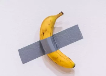 Justin Sun chi 6,2 triệu USD mua “chuối dán tường”