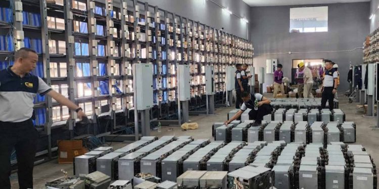 Thái Lan thu giữ gần 1.000 máy đào Bitcoin do trộm điện