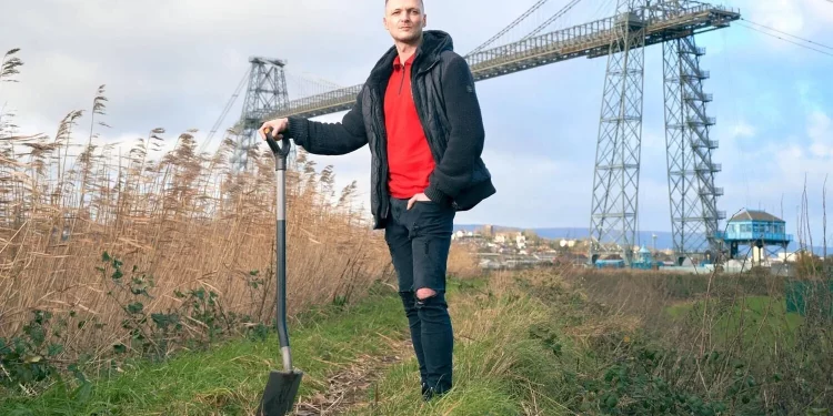 Kỹ sư Anh mất 8.000 Bitcoin muốn mua lại bãi rác