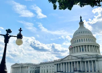 Trump sắp ký bỏ quy tắc báo cáo DeFi của IRS