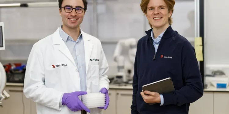 ReactWise tối ưu hóa sản xuất dược phẩm với AI