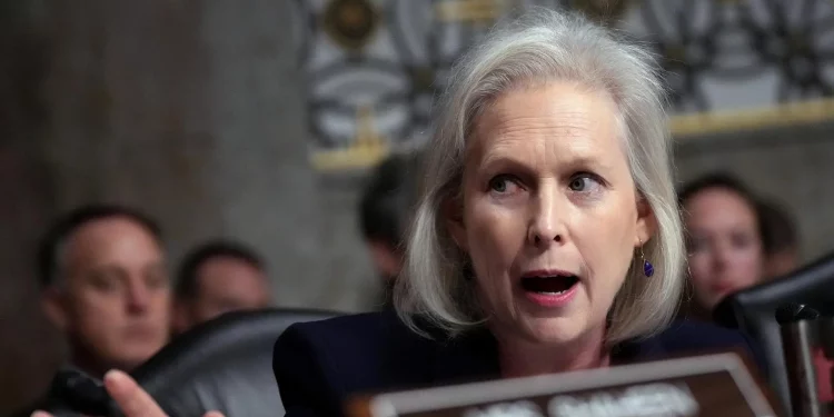 Thượng nghị sĩ Gillibrand lo ngại tác động đến hệ thống ngân hàng