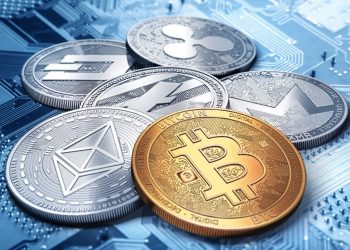 SEC trì hoãn quyết định ETF tiền mã hóa, Bitcoin giữ vững 82.000 USD