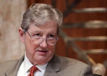 Thượng nghị sĩ Kennedy đòi điều tra cha mẹ nhà sáng lập FTX