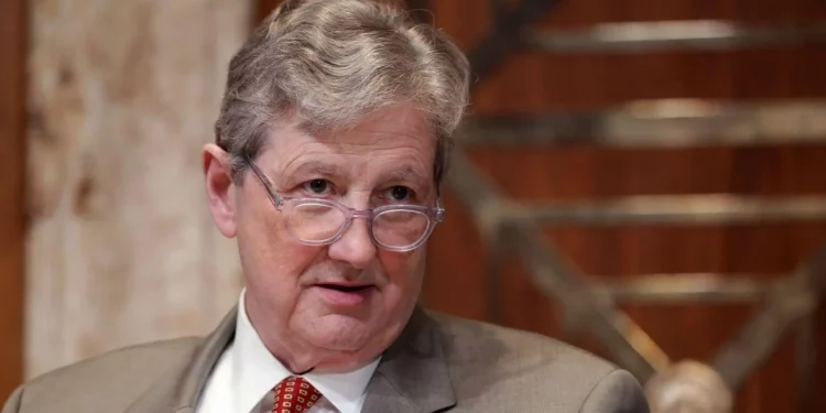 Thượng nghị sĩ Kennedy đòi điều tra cha mẹ nhà sáng lập FTX