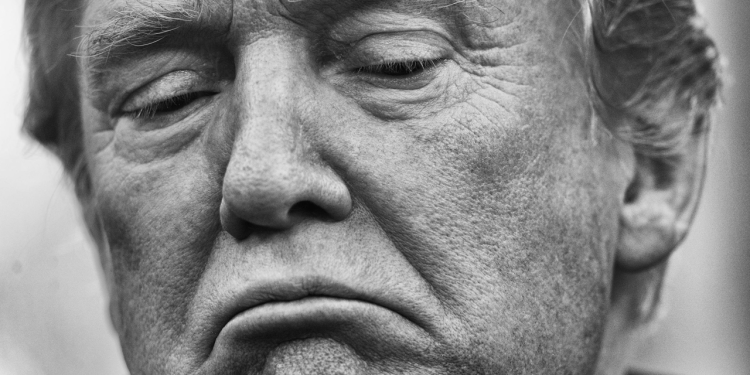 Token Trump tăng vọt sau lời mời dự tiệc tối