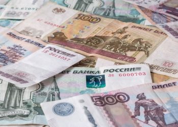 Nga thanh toán hơn 53% hàng nhập khẩu bằng đồng rúp