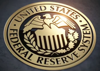 Bitcoin ổn định giữa “bão” tranh cãi về độc lập của Fed