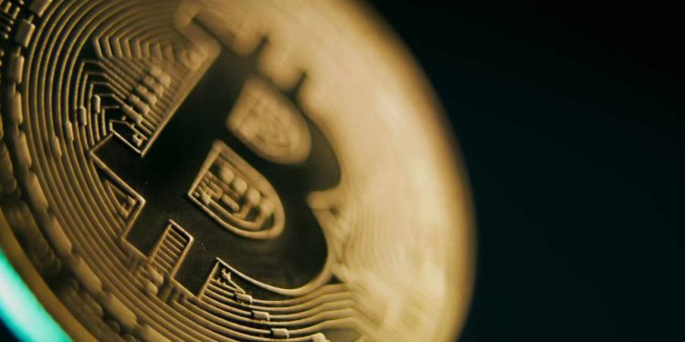 Kiyosaki chọn Bitcoin, loại bỏ crypto khác và tiền pháp định
