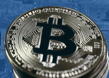 Áp lực kép đẩy chi phí khai thác Bitcoin vượt 70.000 USD