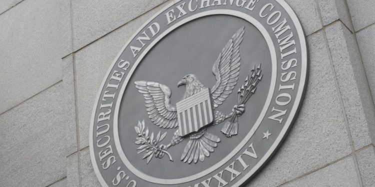 Ủy viên SEC bảo vệ DeFi như giá trị cốt lõi của Mỹ