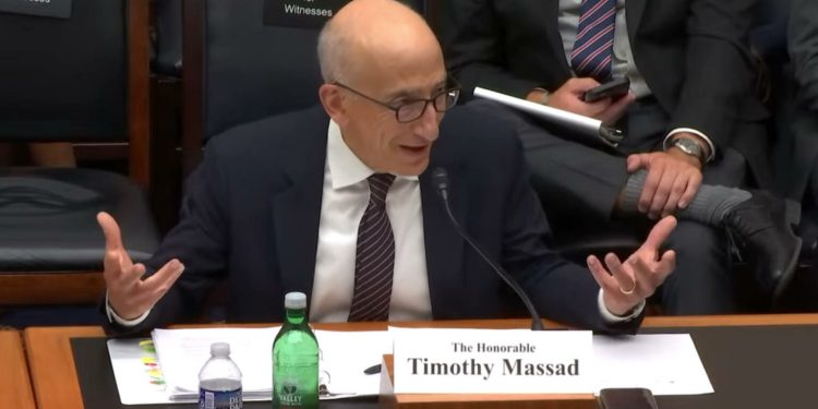 Cựu Chủ tịch CFTC cảnh báo Clarity Act có thể làm suy yếu thị trường