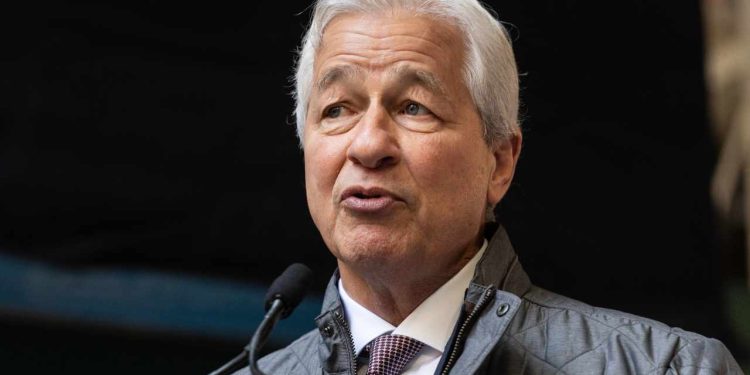 CEO JPMorgan cảnh báo USD mất vị thế dự trữ trong 40 năm