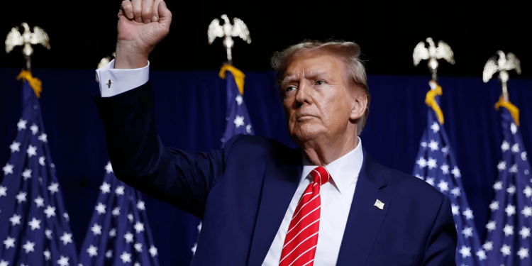 Trump tự nhận là “tổng thống crypto đầu tiên” tại Coinbase Summit