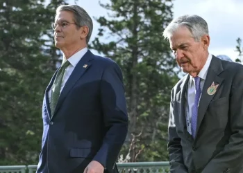 Bộ trưởng Ngân khố Bessent kêu gọi kiểm toán toàn diện Fed