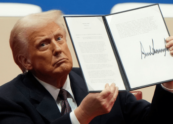 Tổng thống Trump cấm “debanking” để bảo vệ ngành tài sản số