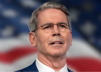 Bộ trưởng Ngân khố Mỹ nói “chuyển tới El Salvador” hoặc chấp nhận quy định chặt chẽ