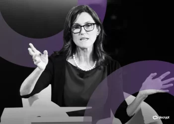 Cathie Wood đổi chiều: Ark Invest xả hàng loạt cổ phiếu công nghệ và Bitcoin