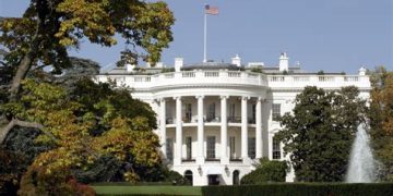 Cố vấn của ông Trump: Stablecoin tuân thủ GENIUS Act sẽ bơm tiền gửi mới vào ngân hàng Mỹ