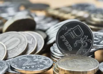 Đồng ruble số vượt 220.000 tài khoản, gấp gần 4 lần dự báo